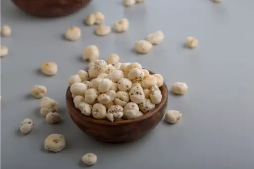 Makhana in wooden bowl