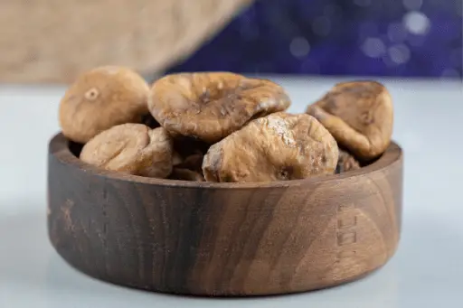 Dry figs in wooden bowl