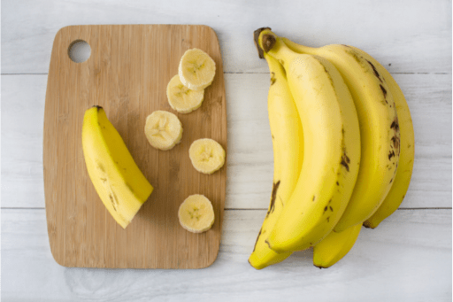 Full and sliced bananas