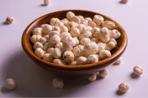 Makhana in wooden bowl